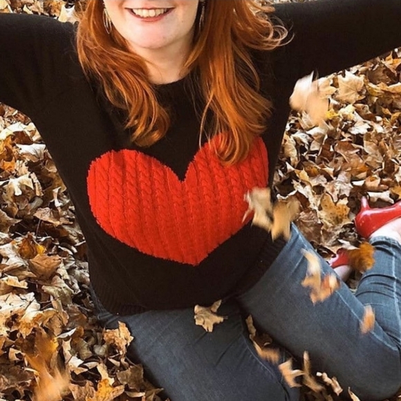Black and read heart sweater perfect for valentine's day - Picture 3 of 3